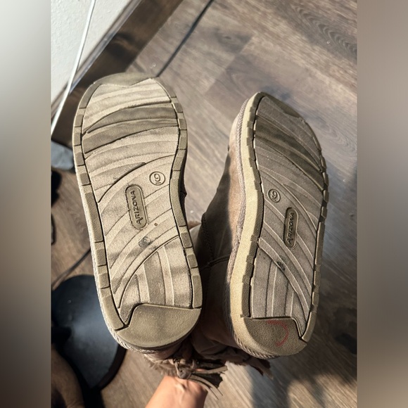 COPY - Arizona Jean Co. Siesta Tan/beige Boot
Womens Size 9 Memory Foam - Picture 11 of 11